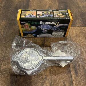 NEW Metal Citrus Squeezer Cast Aluminum Manual Lemon Lime Orange Juicer w/ Box